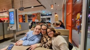 Roberta, Giorgia e Francesca al McDonald's di Caianello