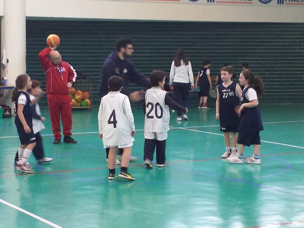 Eugenio a basket nel 2015