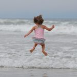 girl, beach, jump, bimba che salta sul mare