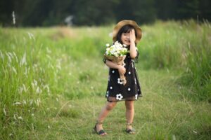 girl, child, flower wallpaper, bimba con vestito