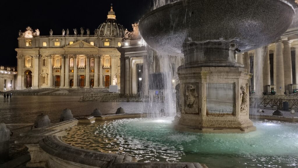 la fontana in Piazza San Pietro a Roma