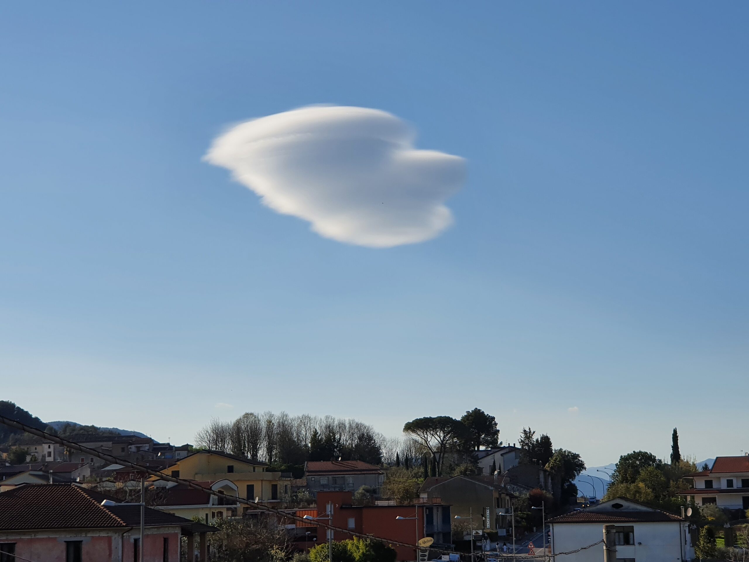 la colomba nel cielo di Dragoni (CE)