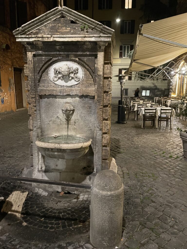 la fontana a Borgo Pio - Roma