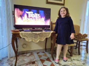 Francesca soddisfatta con i Trolls