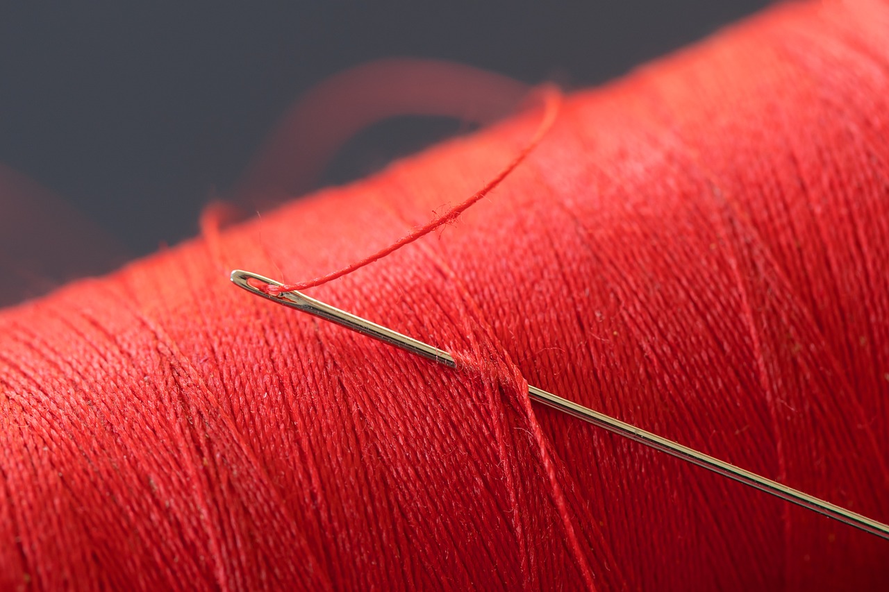 red thread, cotton thread, needle, thread, yarn, sewing materials, tailoring materials, closeup, red thread, needle, needle, needle, needle, needle, thread, thread, thread, yarn