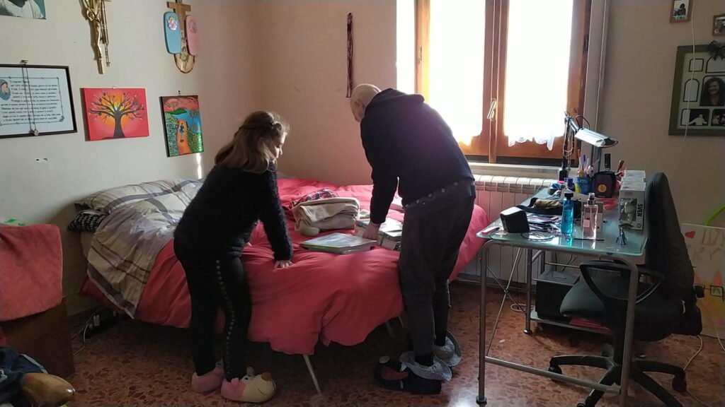 Eugenio e Francesca si preparano per la scuola