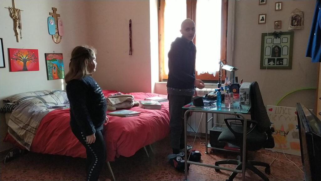 Eugenio e Francesca si preparano per la scuola