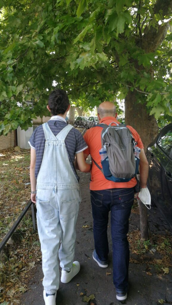 Remigio e Eugenio in salopette verso Piazza Garibaldi