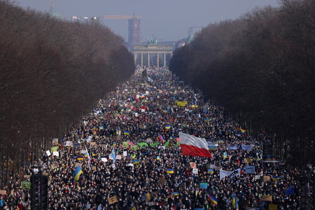 Nulla è perduto: manifestazione porta di Brandeburgo per la pace in Ucraina