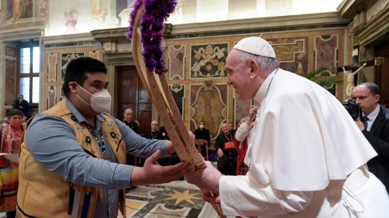 indigeni canadesi e Papa Francesco