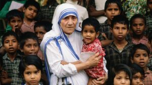 Madre Teresa con bambini