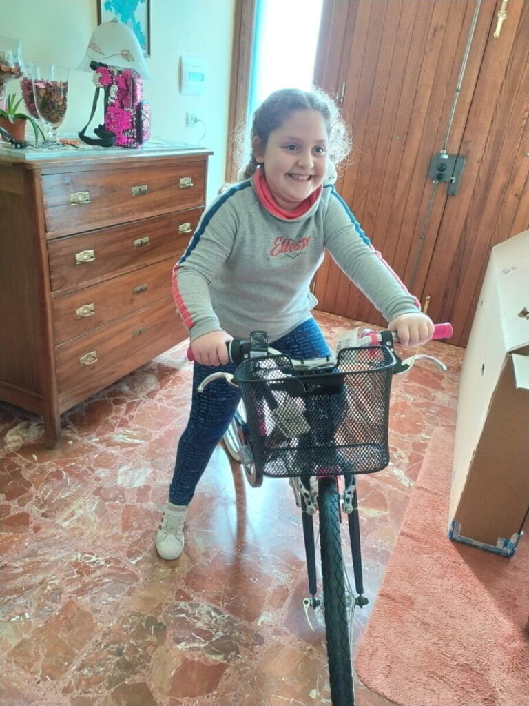 Francesca sulla nuova bici